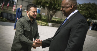 Volodymyr Zelenskyy, Lloyd Austin III, foto Chad J. McNeeley, DOD