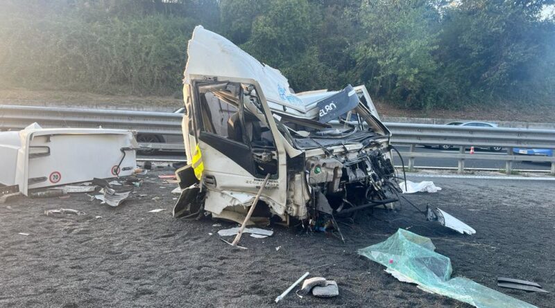 Incidente stradale, foto polizia di stato