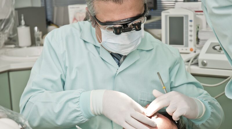 Dentista, foto Joseph Oseph Shohmelian da Pixabay